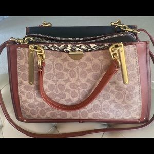 Gorgeous Coach Bag! No signs of wear or tear!